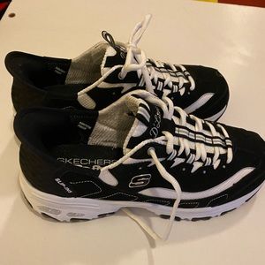 Woman's Shoes SKECHERS Hands Free Slip-Ins D'Lites New Classic